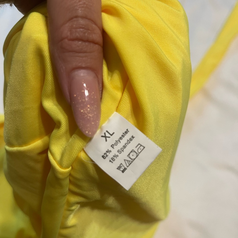 Yellow bathing suit - Picture 5 of 6